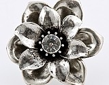 551065-CENTER PEARL CRYSTAL FLOWER RING